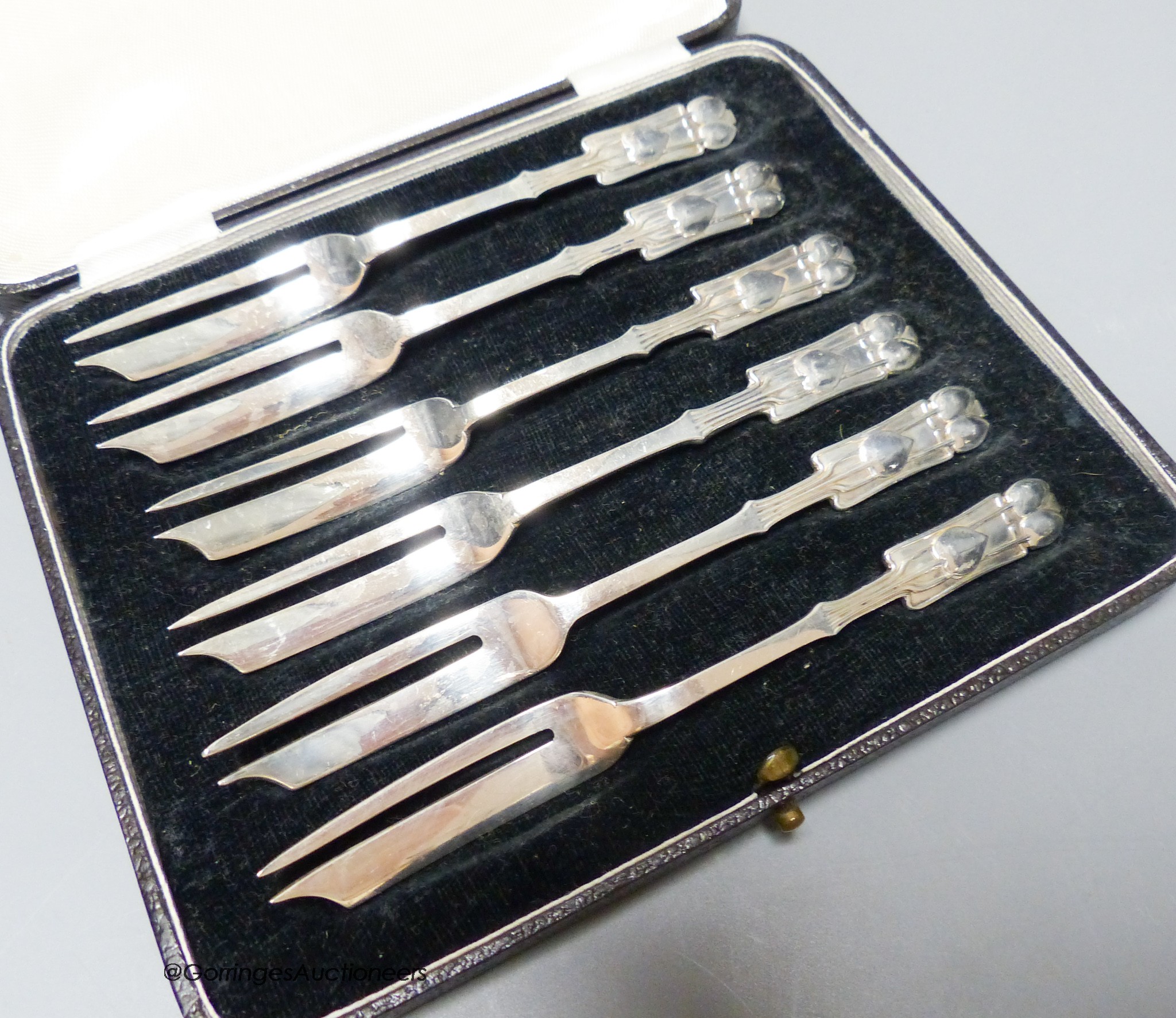 A cased set of George V Liberty & Co silver cake forks, Birmingham, 1934, 13cm, 102 grams.